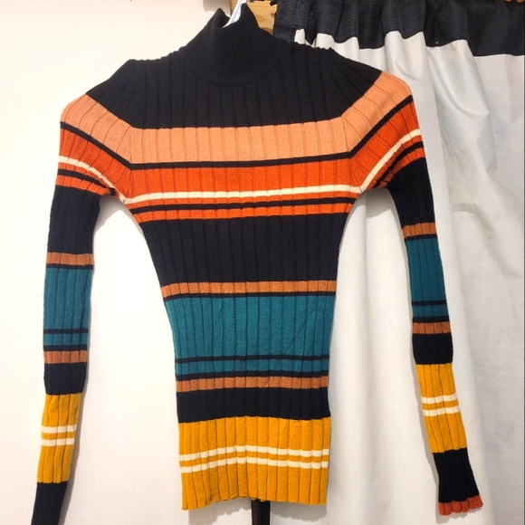 Gorgeous Forever 21 Multicolored turtleneck Size XS - Picture 1 of 2